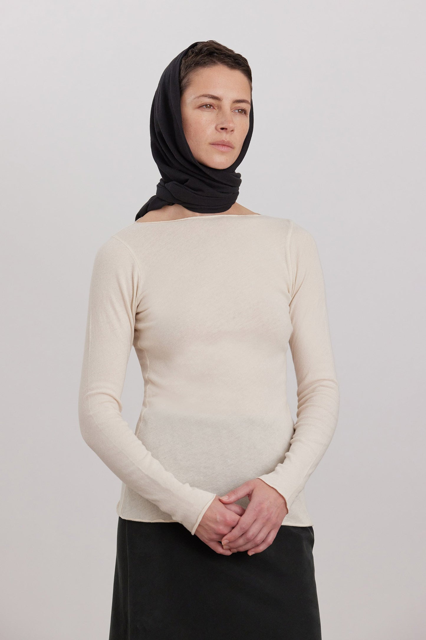 TRIANGLE SCARF / BLACK
