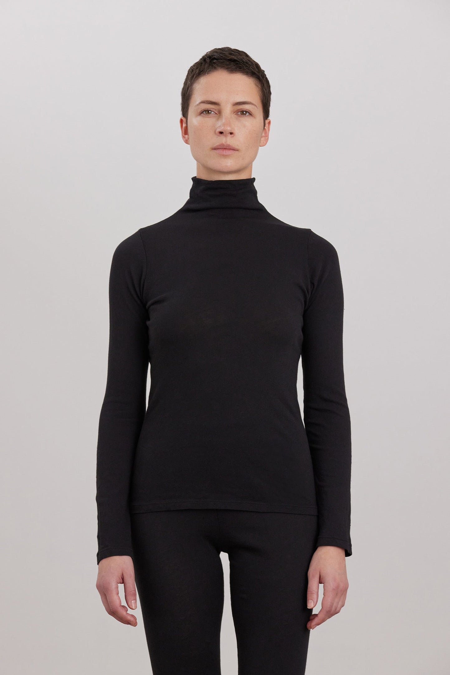 TURTLE NECK LONG SLEEVE / BLACK