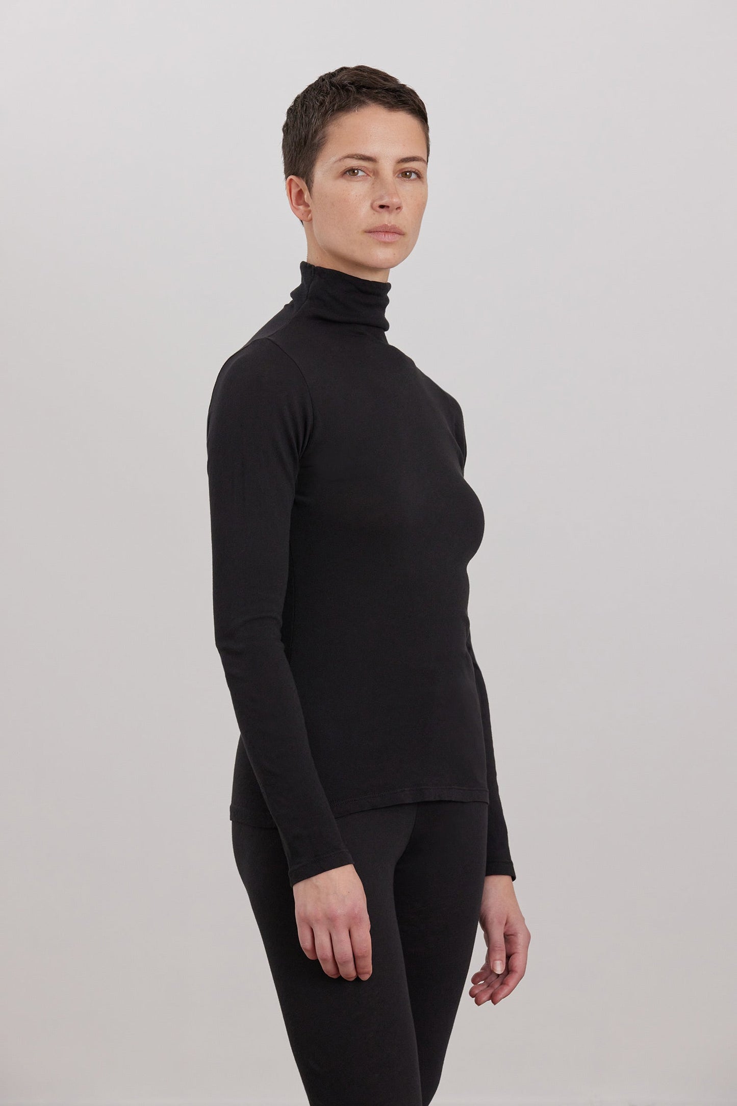 TURTLE NECK LONG SLEEVE / BLACK