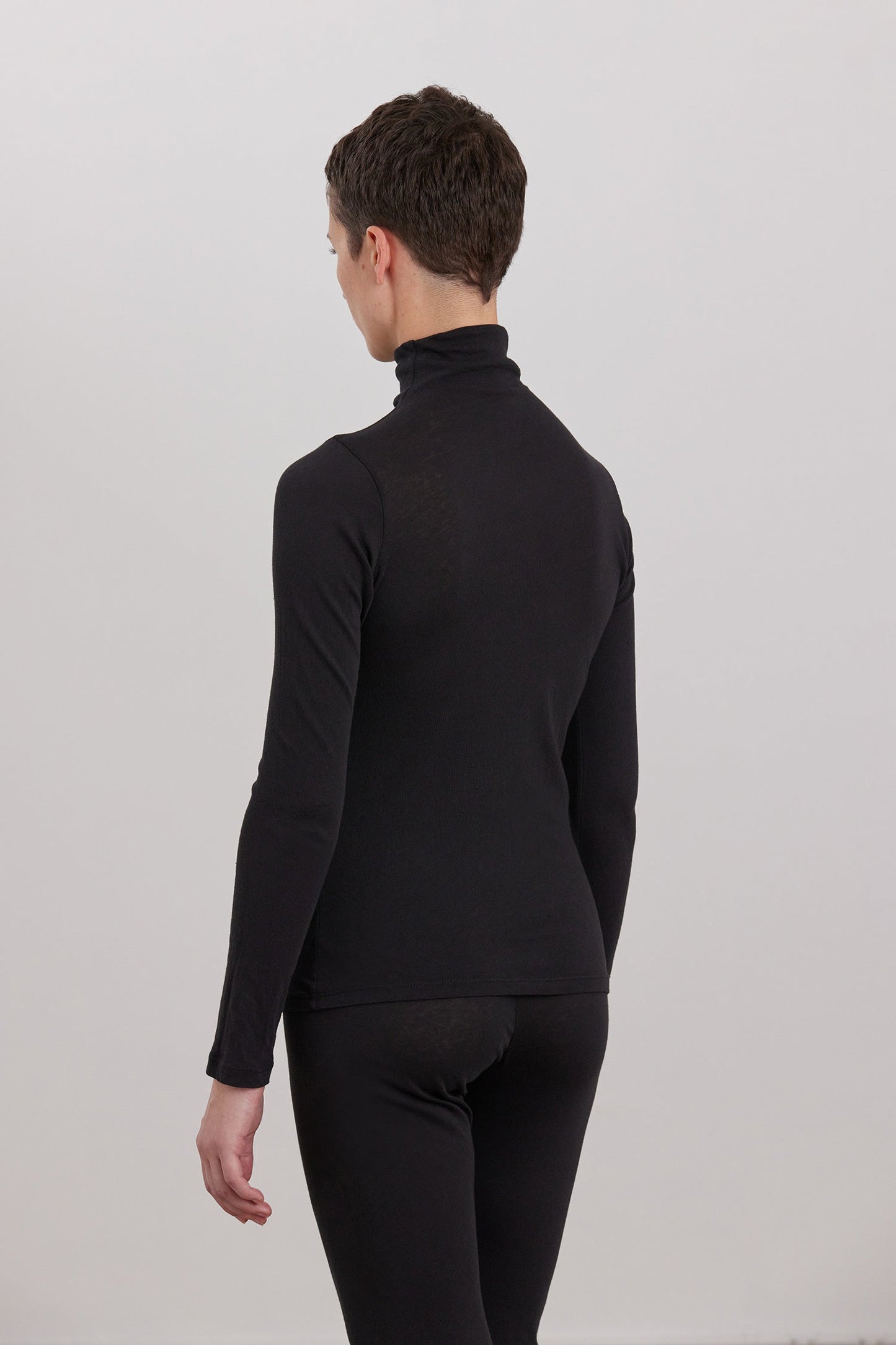 TURTLE NECK LONG SLEEVE / BLACK