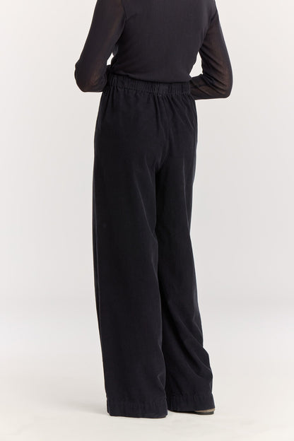 Wide Pleated Pants / Dark Navy
Elastic waist
Pleated detail at the front
Slash pockets
Wide shape
100% Cotton baby corduroy
Machine wash in cold water, tumble dry low, no bleach
Style number: BC-LWP05
Regular fit
Made in USA
Woman wearing dark navy wide-leg baby corduroy pants with front pleats, elastic waistband, and slash pockets.