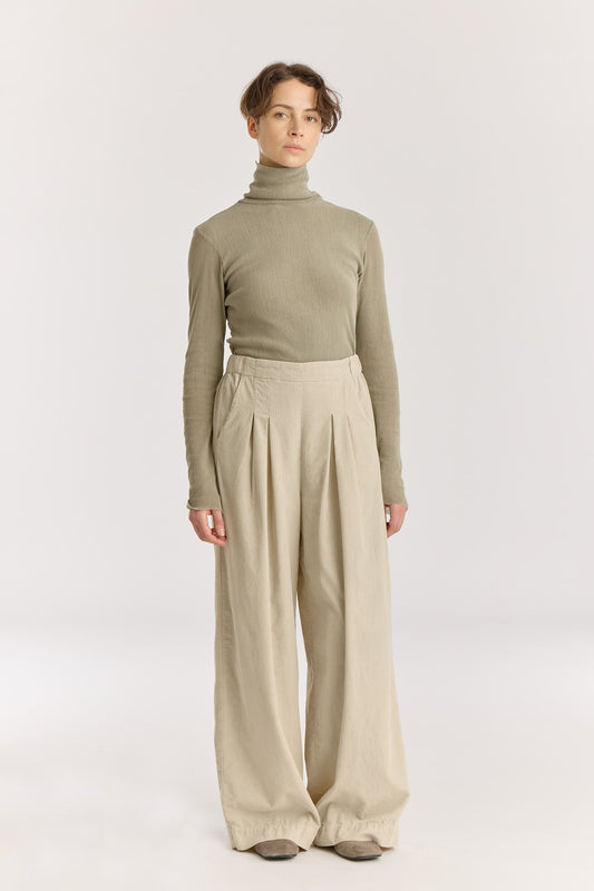 Wide Pleated Pants / Ivory
Elastic waist
Pleated detail at the front
Slash pockets
Wide shape
100% Cotton baby corduroy
Machine wash in cold water, tumble dry low, no bleach
Style number: BC-LWP05
Regular fit
Made in USA
Woman wearing ivory wide-leg baby corduroy pants with front pleats, elastic waistband, and slash pockets.