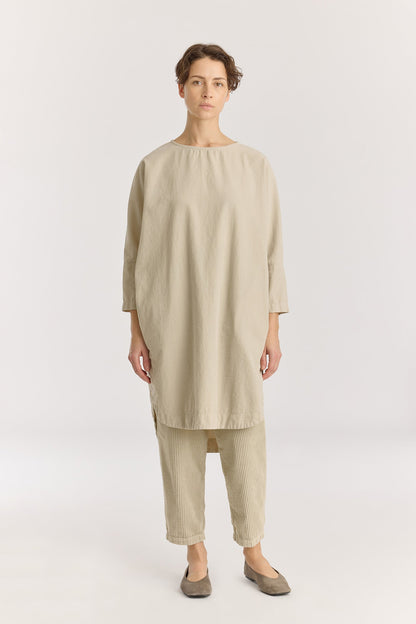 Painter Dress / Ivory
Wide crew neck
Dropped shoulder
Side seam pockets
Soft baby corduroy
100% Cotton
Cold machine or hand wash, tumble dry low or dry flat, no bleach
Style Number: BC-NPD02
Relaxed fit
Made in USA