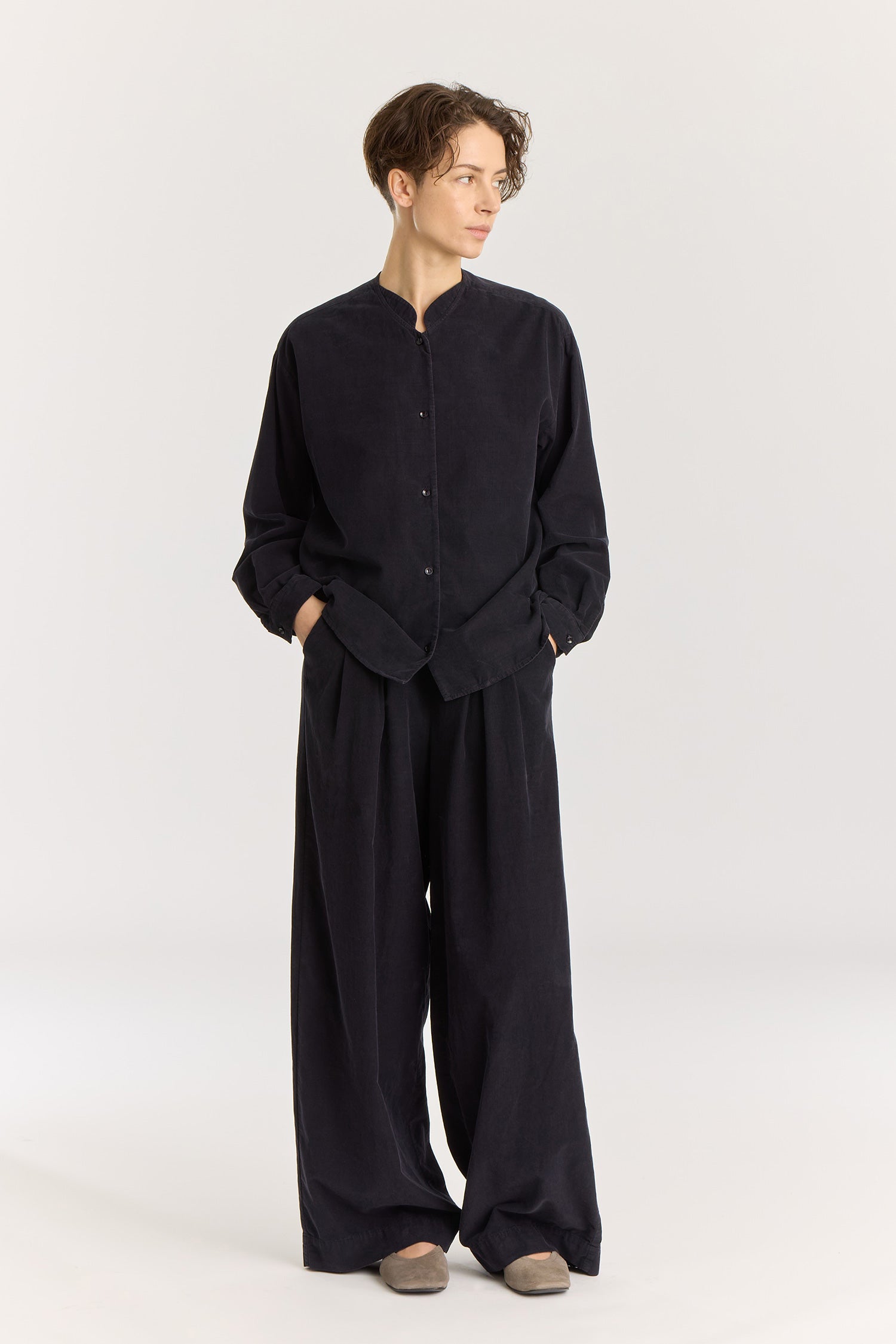 NEHRU SHIRTS / Dark navy
Nehru collar
Front button closure
Soft fabric
100% Cotton baby corduroy
Cold machine or hand wash, tumble dry low or dry flat, no bleach
Style Number: BC-NS08
Regular fit
Made in USA
