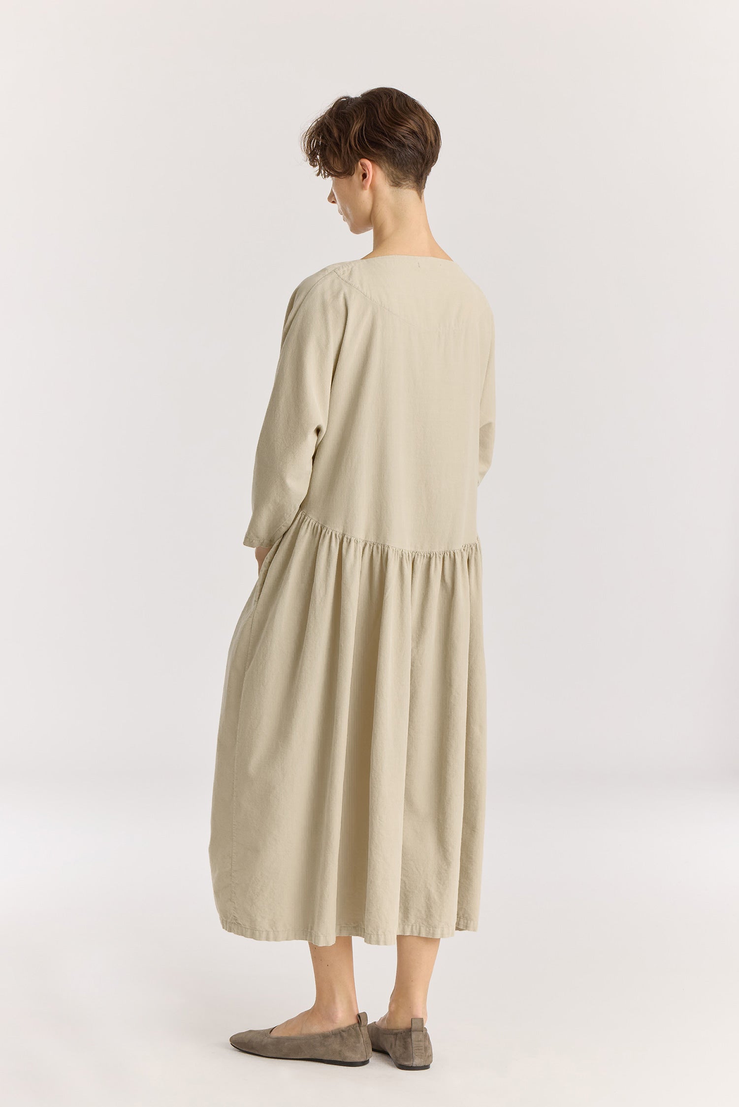 Tradi Dress / Ivory
Square neckline with facing
Dolman sleeves&nbsp;
Shirring on front and back for volume bottom
Side seam pockets
100% Cotton baby corduroy
Cold machine or hand wash, tumble dry low or dry flat, no bleach
Style number: BC-TRD01
Relaxed Fit
Made in USA