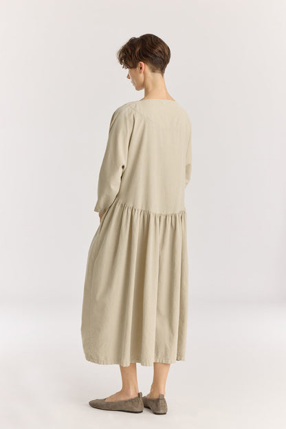 Tradi Dress / Ivory
Square neckline with facing
Dolman sleeves&nbsp;
Shirring on front and back for volume bottom
Side seam pockets
100% Cotton baby corduroy
Cold machine or hand wash, tumble dry low or dry flat, no bleach
Style number: BC-TRD01
Relaxed Fit
Made in USA