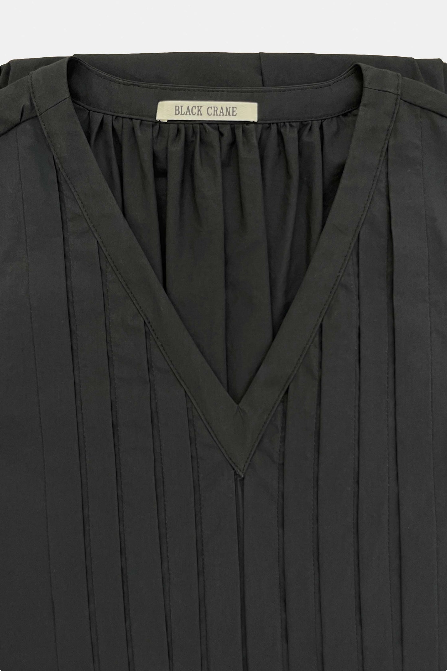 PLEATED V NECK DRESS (V-NECK) / BLACK / C-TVD13