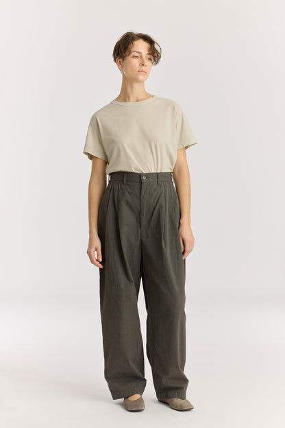 HIGH WAISTED CRINKLED WIDE TROUSERS / DK. GREY