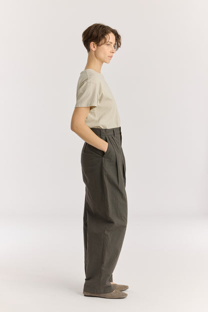 HIGH WAISTED CRINKLED WIDE TROUSERS / DK. GREY