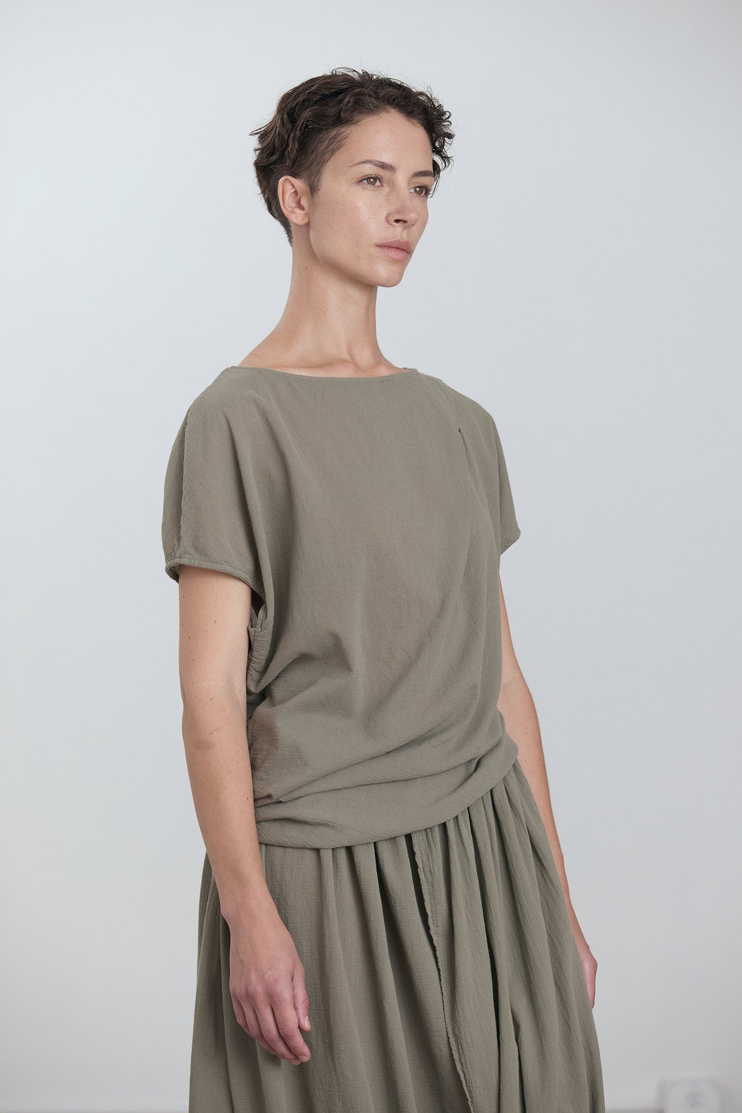 ASYMMETRIC TOP / CEMENT