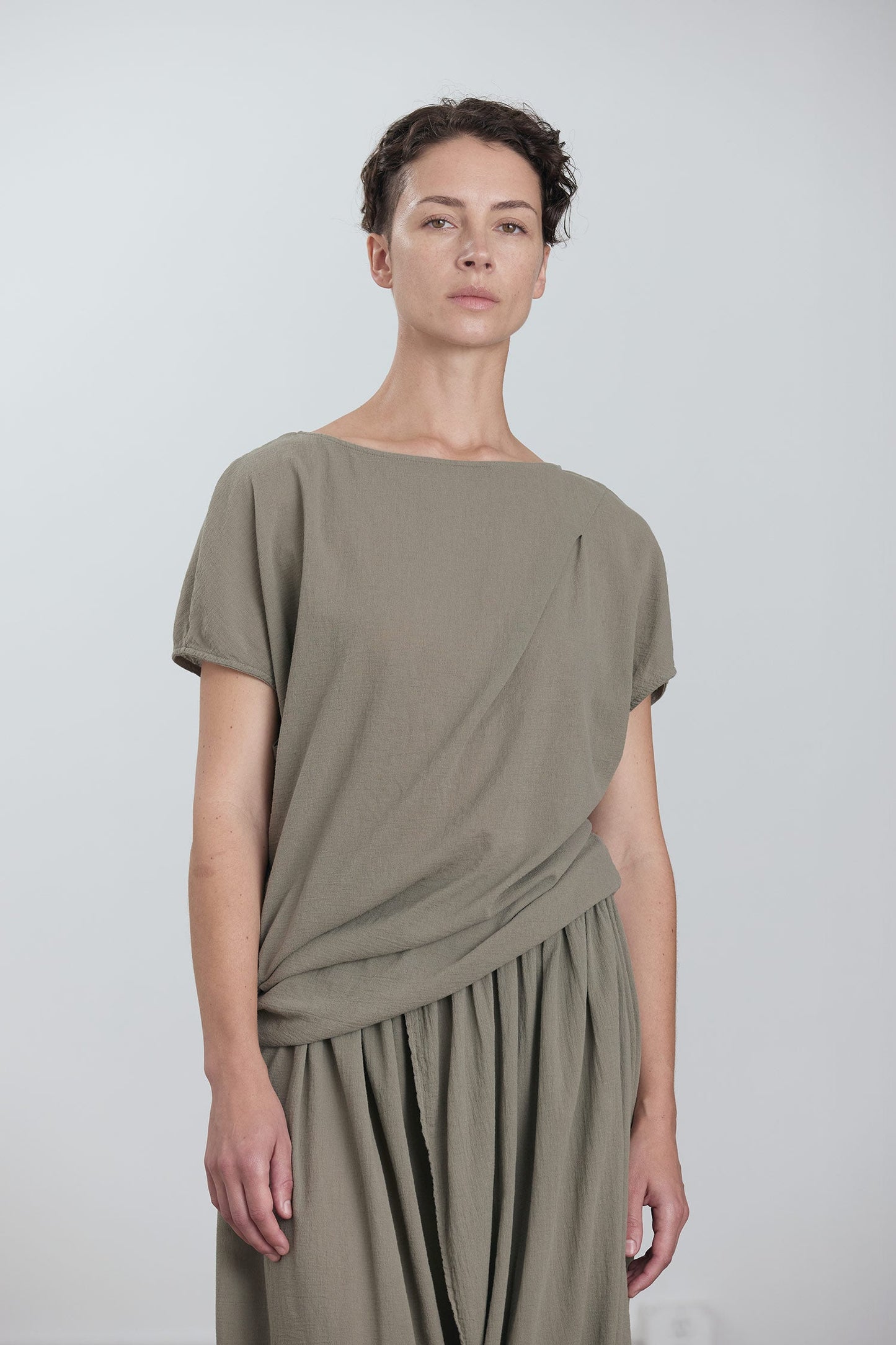 ASYMMETRIC TOP / CEMENT