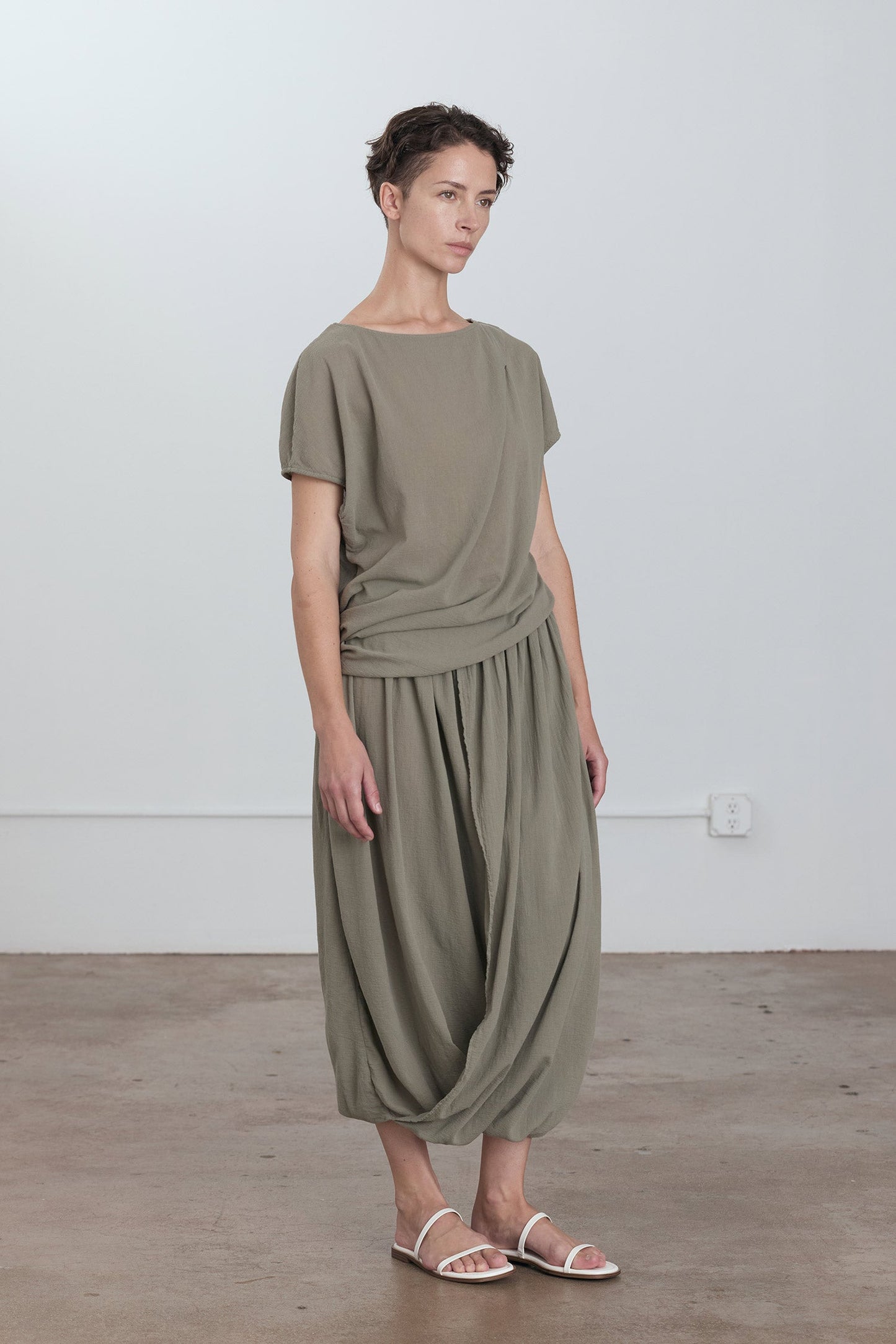ASYMMETRIC TOP / CEMENT
