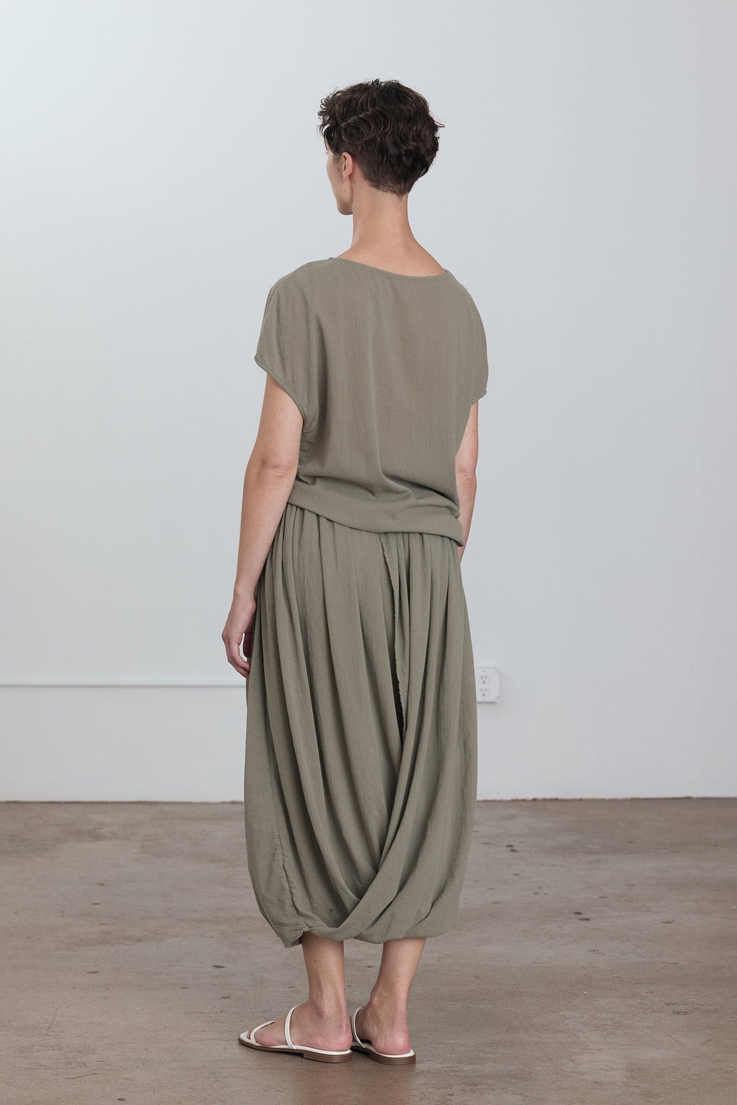 GREEK COLUMN SKIRT / CEMENT