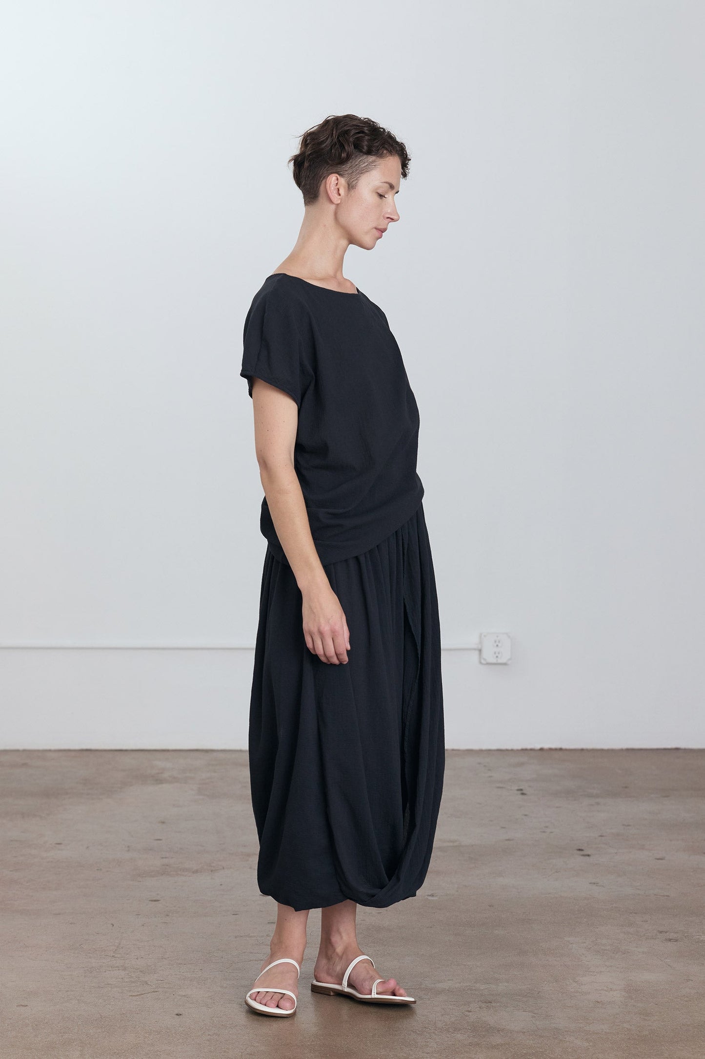 GREEK COLUMN SKIRT / SUMI BLACK