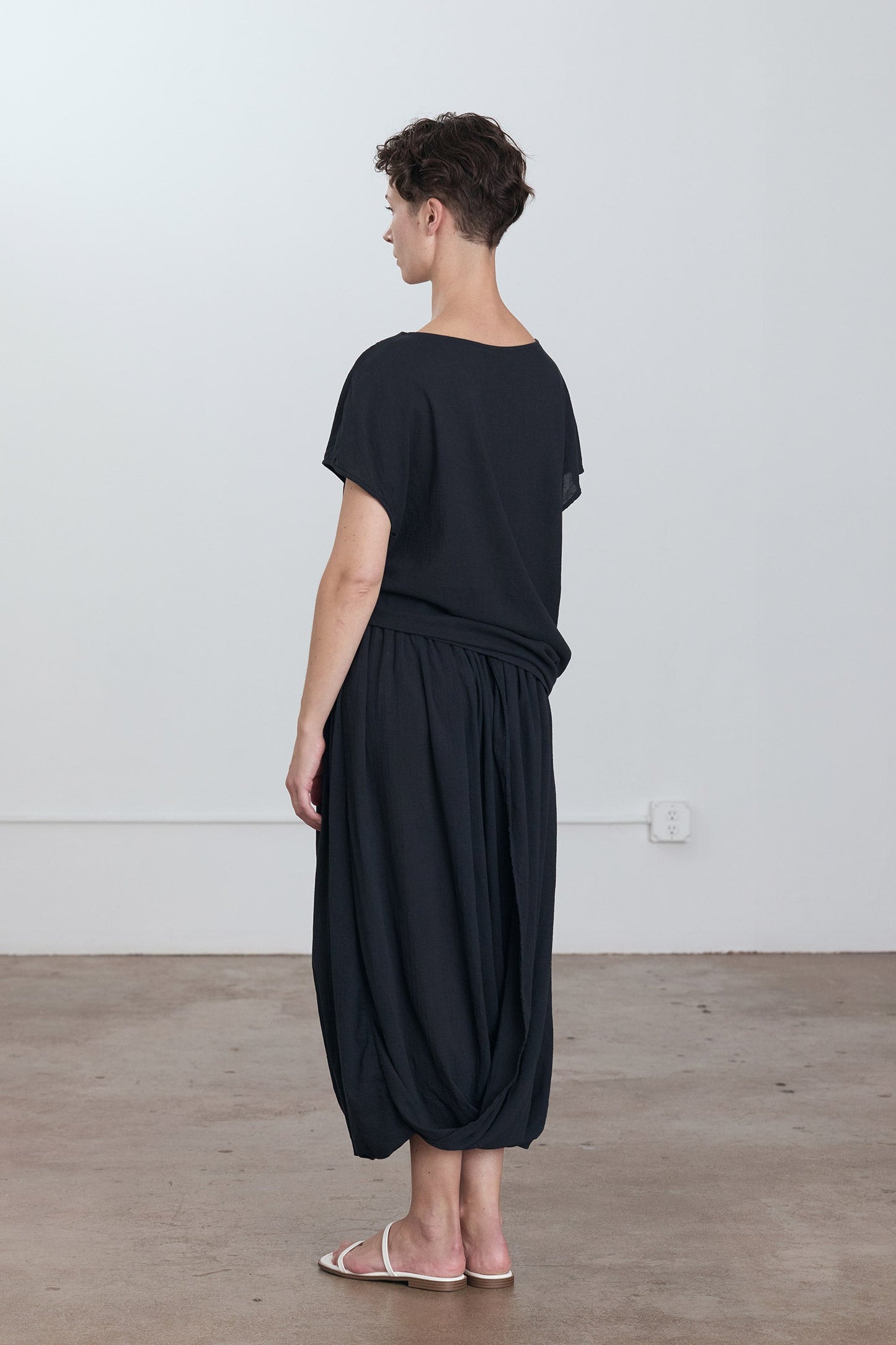 GREEK COLUMN SKIRT / SUMI BLACK
