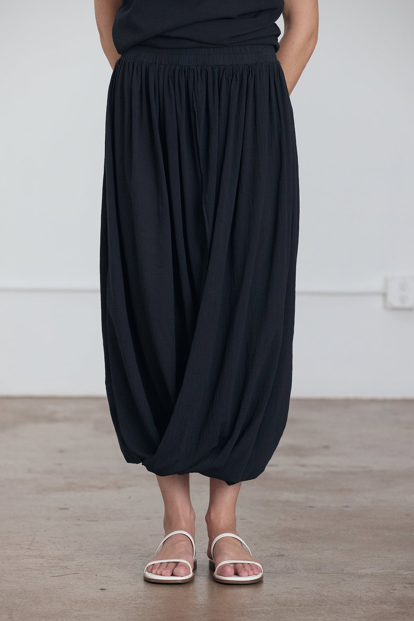 GREEK COLUMN SKIRT / SUMI BLACK