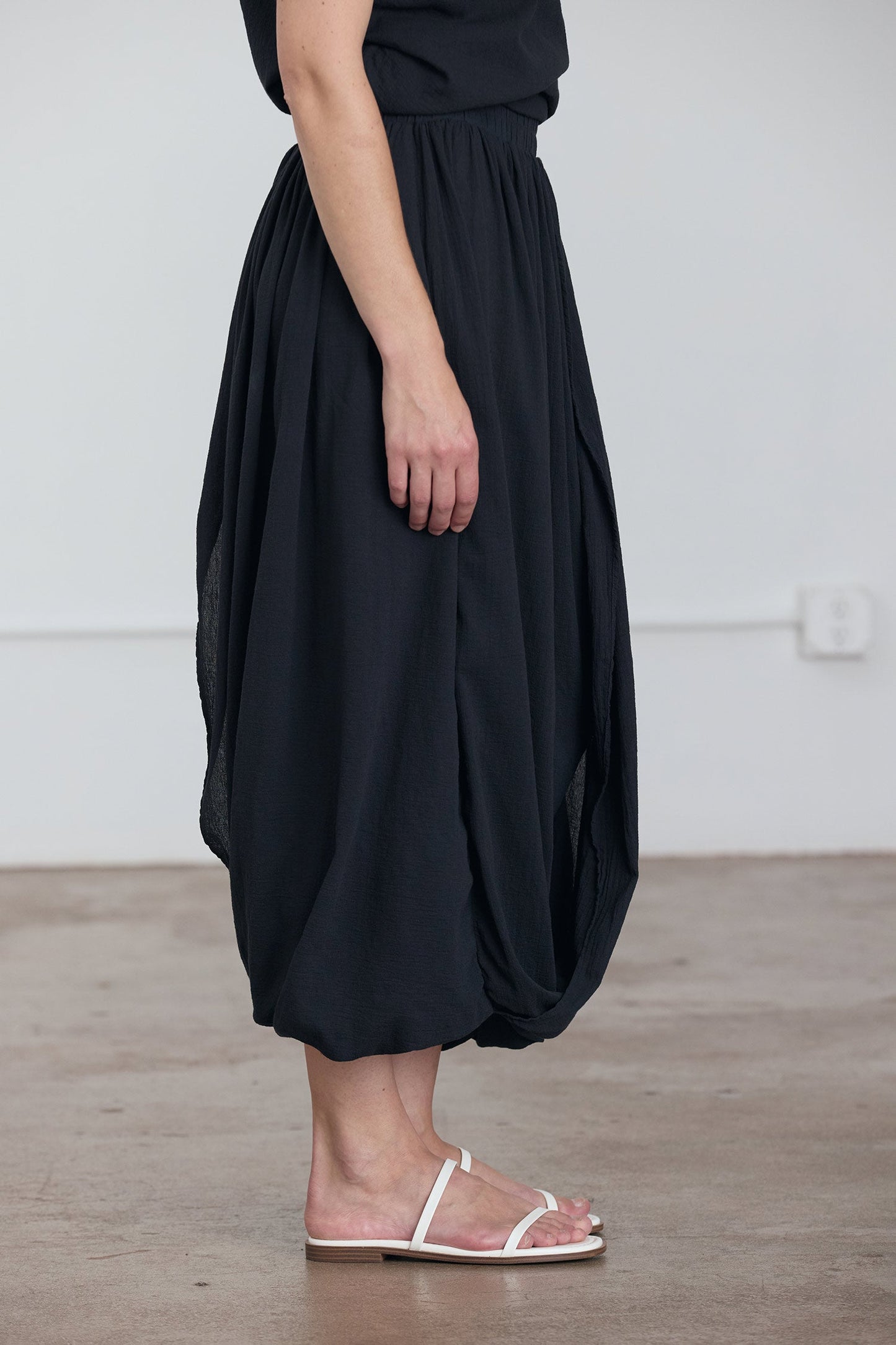 GREEK COLUMN SKIRT / SUMI BLACK