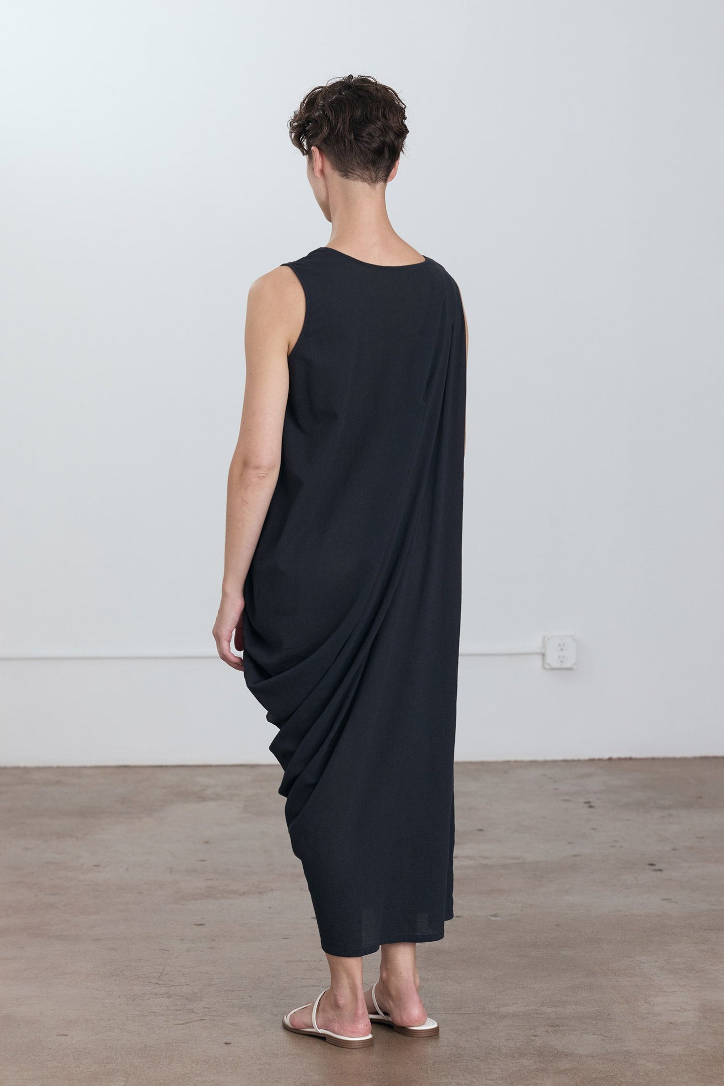 GREEK COLUMN DRESS / SUMI BLACK