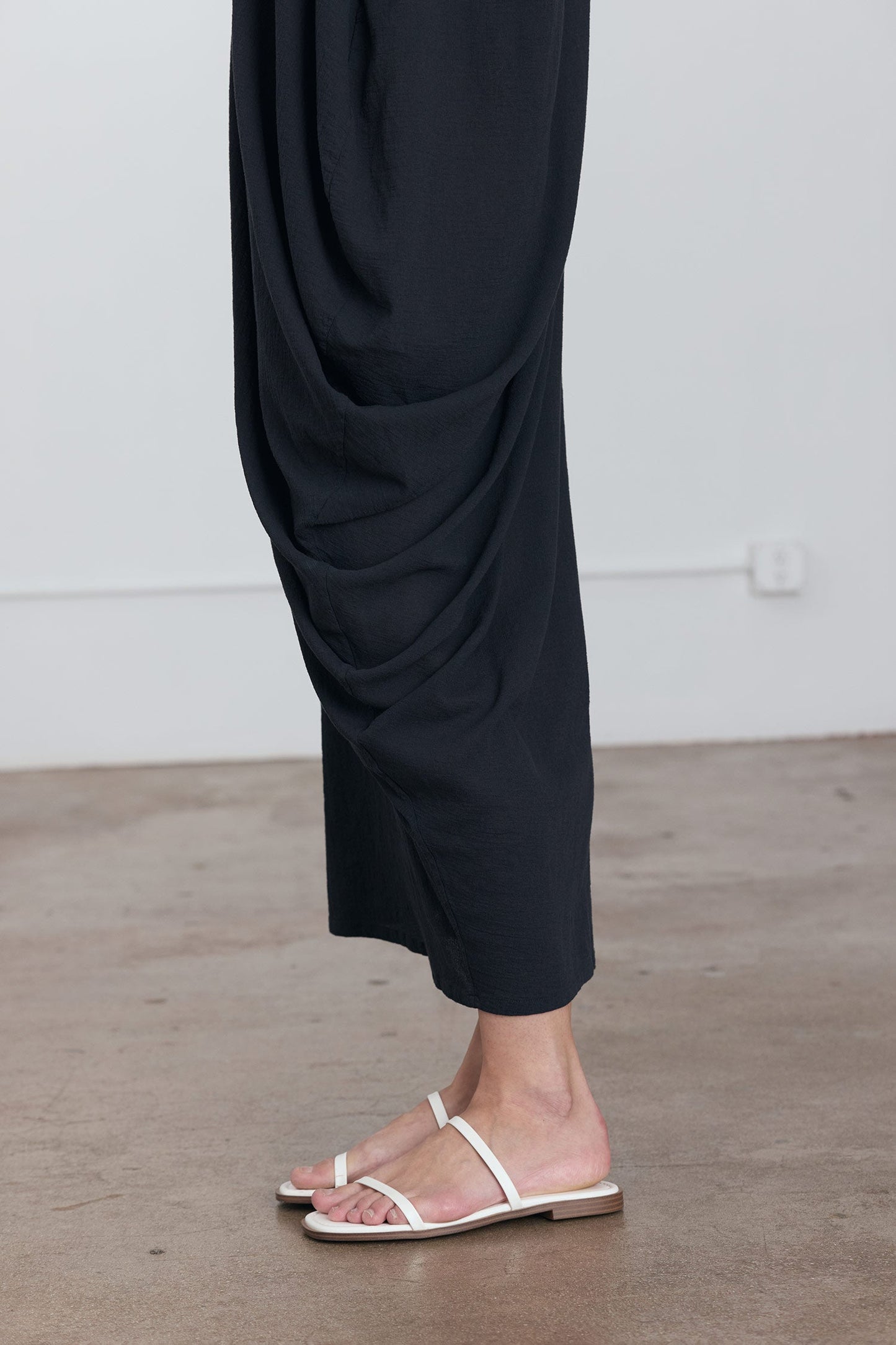 GREEK COLUMN DRESS / SUMI BLACK