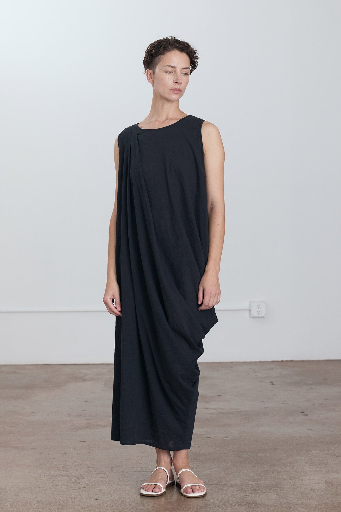 GREEK COLUMN DRESS / SUMI BLACK