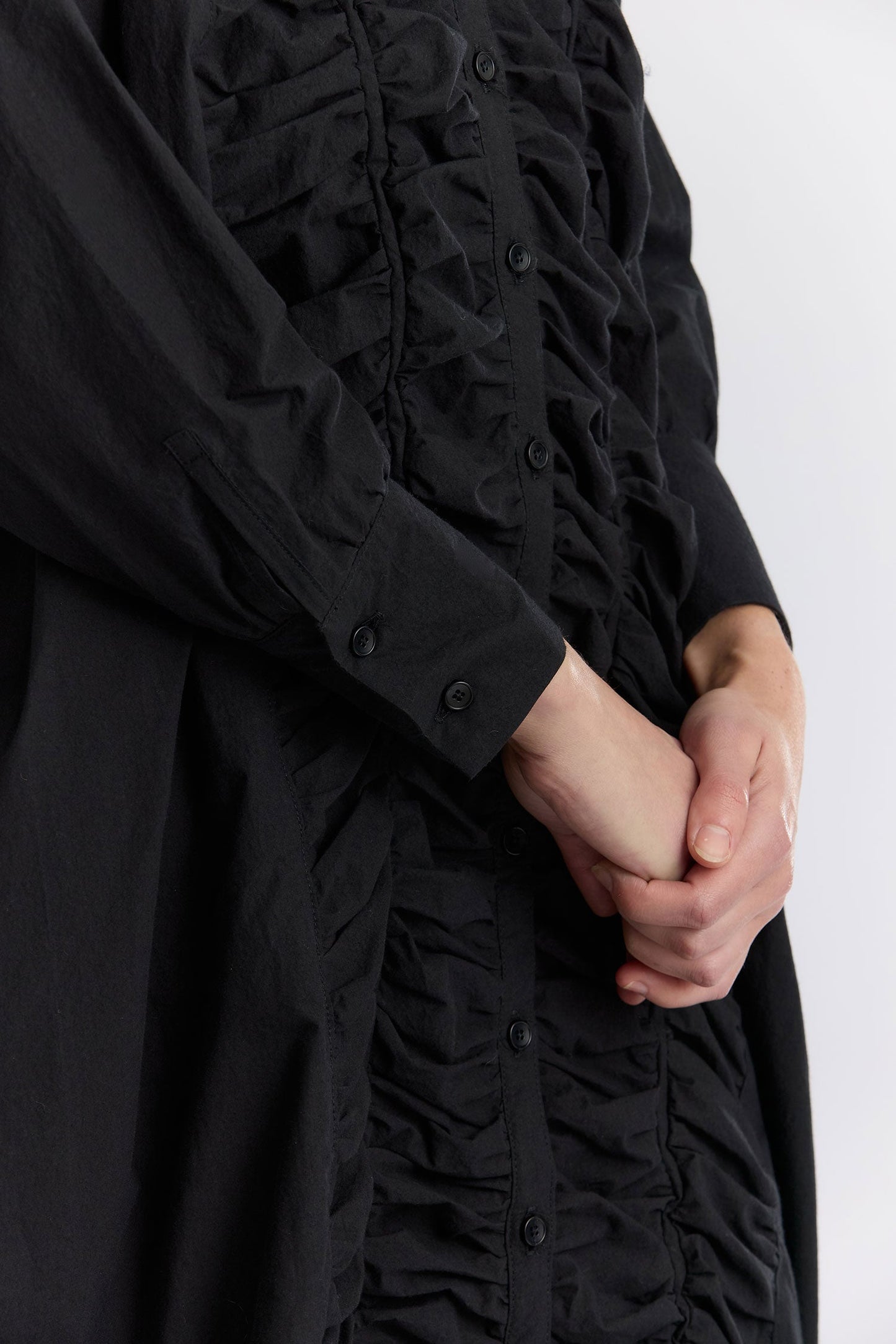 RUFFLED DRESS / BLACK