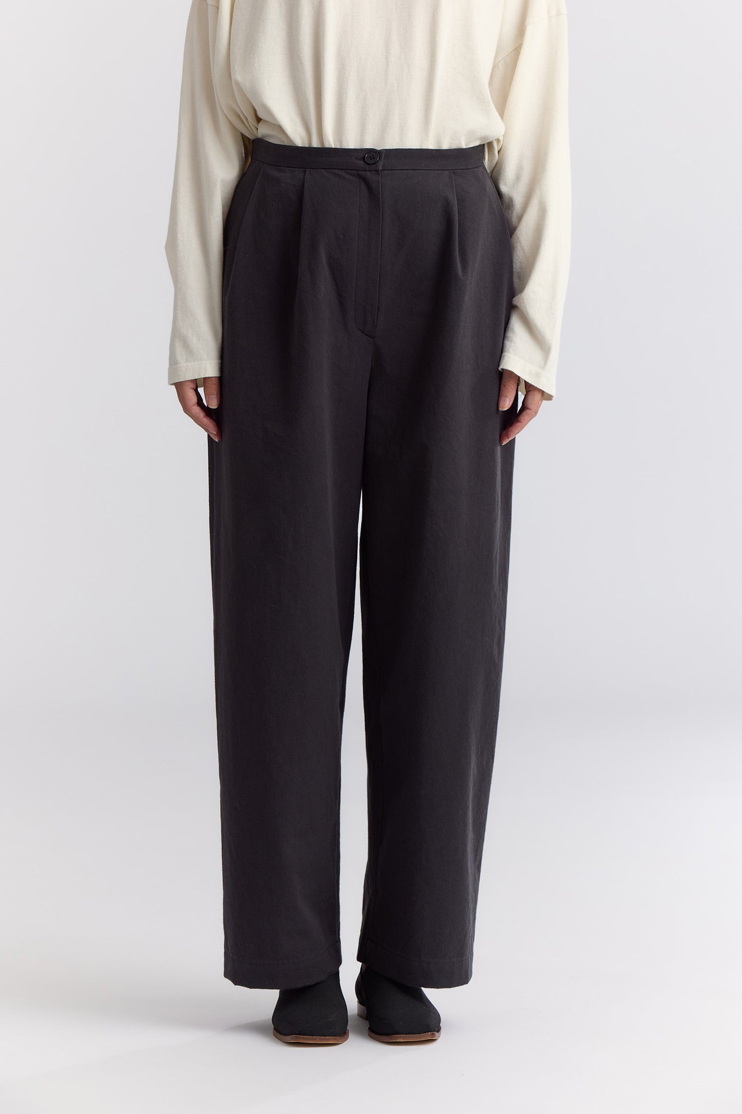 STRAIGHT TROUSERS / DK. GREY