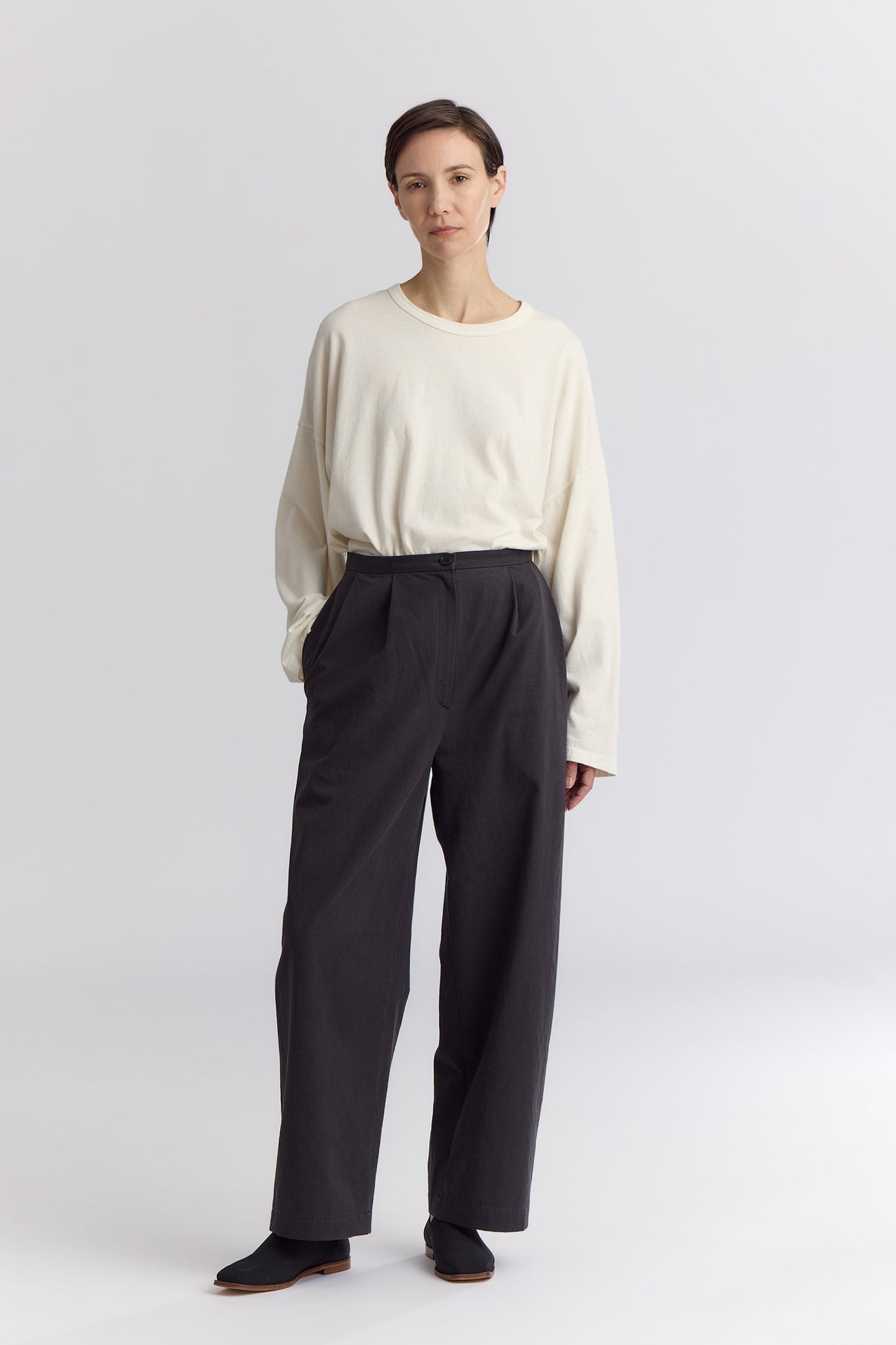 STRAIGHT TROUSERS / DK. GREY