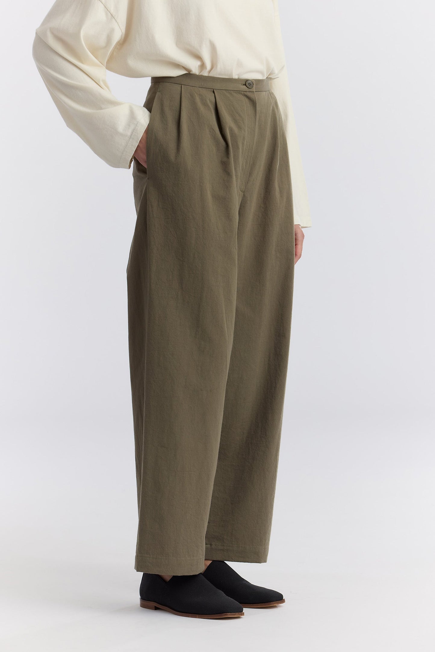 STRAIGHT TROUSERS / DK. OLIVE