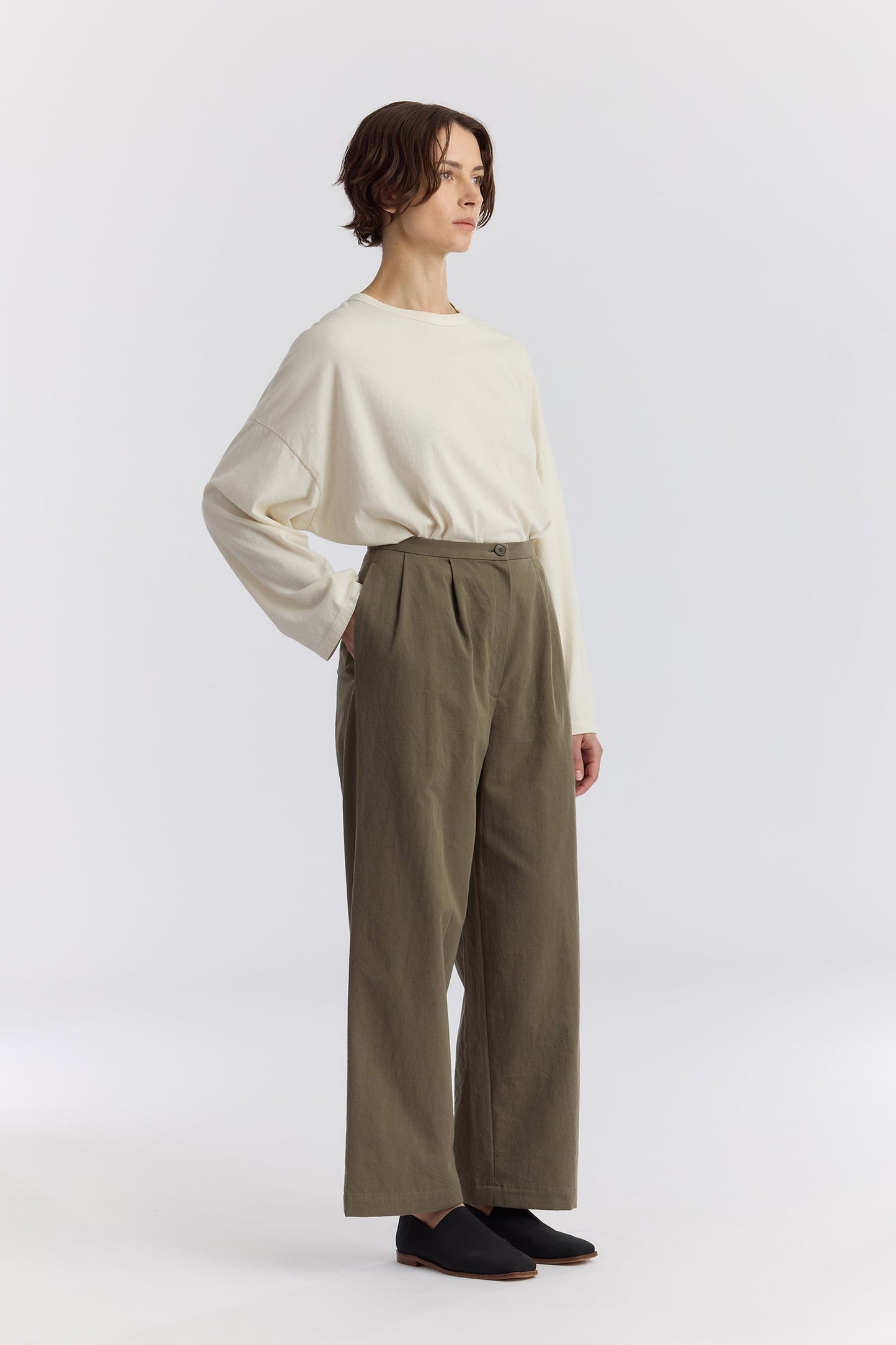 STRAIGHT TROUSERS / DK. OLIVE