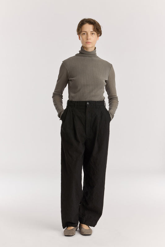 Crinkled trousers / Black
Crinkled textured
Slightly wide silhouette
Slash pockets
60% Japanese Linen, 40% Japanese Cotton
Cold machine or hand wash, tumble dry low or dry flat, no bleach
Style Number: JC-LST07
Slightly oversized fit
Made in USA