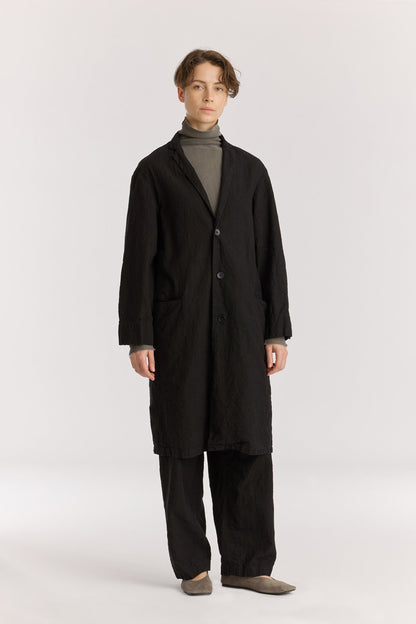 CRINKLED COAT / BLACK
Crinkled texture
Dropped shoulder
Welted pockets at the front
Slit at the back
60% Japanese Linen, 40% Japanese Cotton
Cold machine or hand wash, tumble dry low or dry flat, no bleach
Style Number: JC-LC05
Regular fit
Made in Japan
