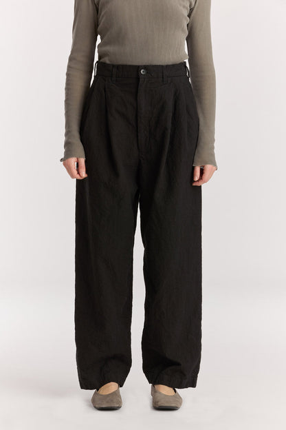 Crinkled trousers / Black
Crinkled textured
Slightly wide silhouette
Slash pockets
60% Japanese Linen, 40% Japanese Cotton
Cold machine or hand wash, tumble dry low or dry flat, no bleach
Style Number: JC-LST07
Slightly oversized fit
Made in USA