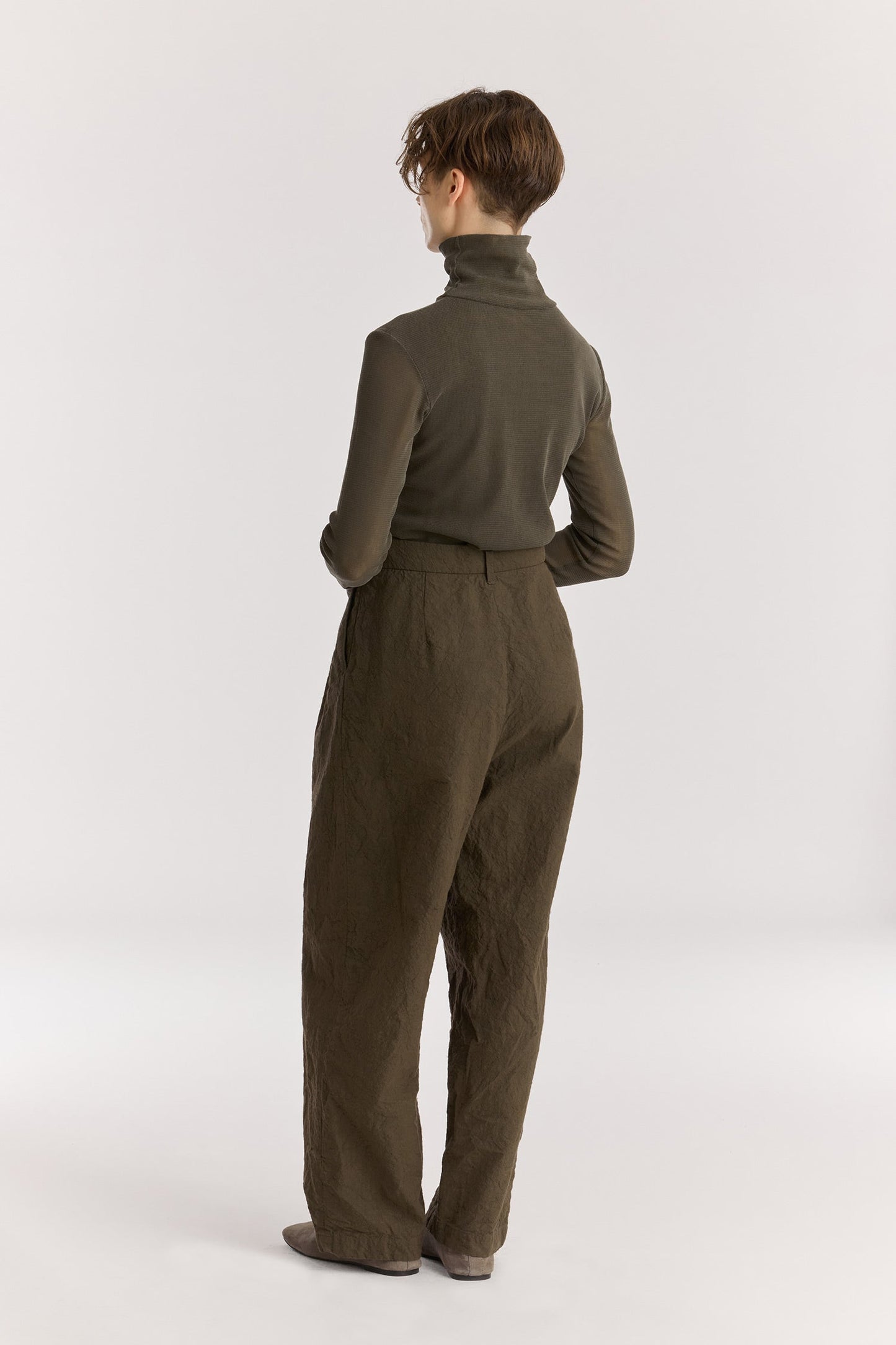 Crinkled trousers / Charcoal
Crinkled textured
Slightly wide silhouette
Slash pockets
60% Japanese Linen, 40% Japanese Cotton
Cold machine or hand wash, tumble dry low or dry flat, no bleach
Style Number: JC-LST07
Slightly oversized fit
Made in USA