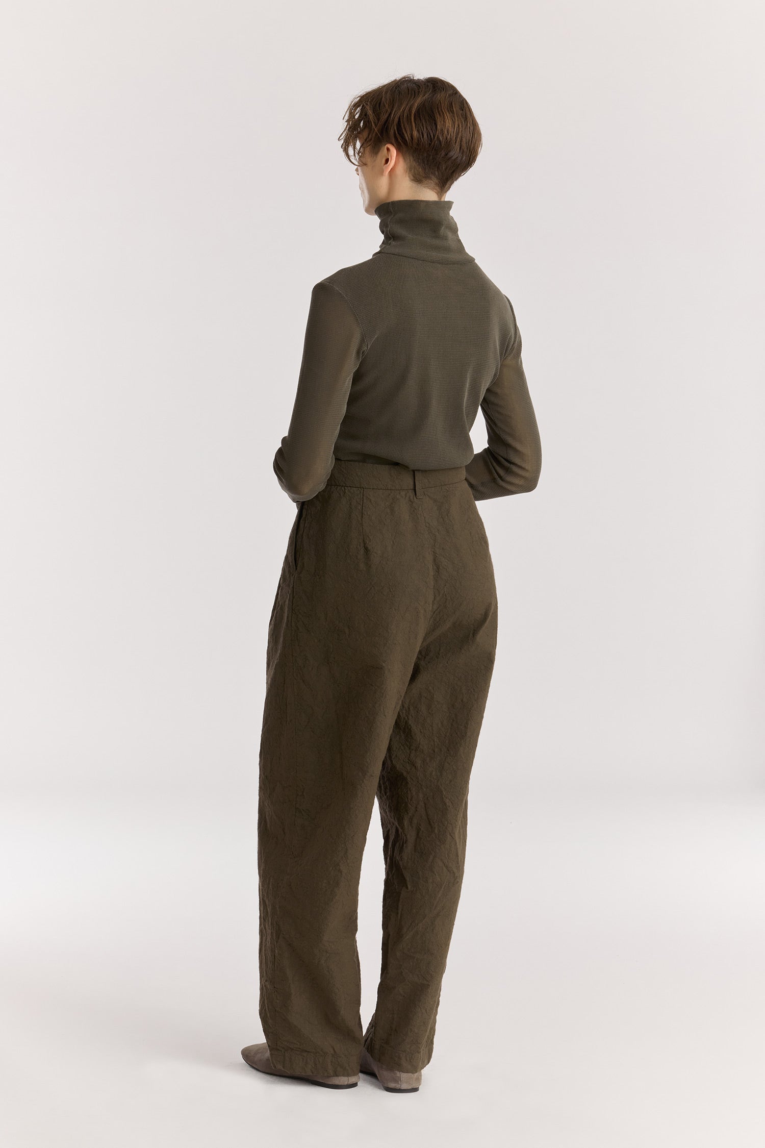 Crinkled trousers / Charcoal
Crinkled textured
Slightly wide silhouette
Slash pockets
60% Japanese Linen, 40% Japanese Cotton
Cold machine or hand wash, tumble dry low or dry flat, no bleach
Style Number: JC-LST07
Slightly oversized fit
Made in USA