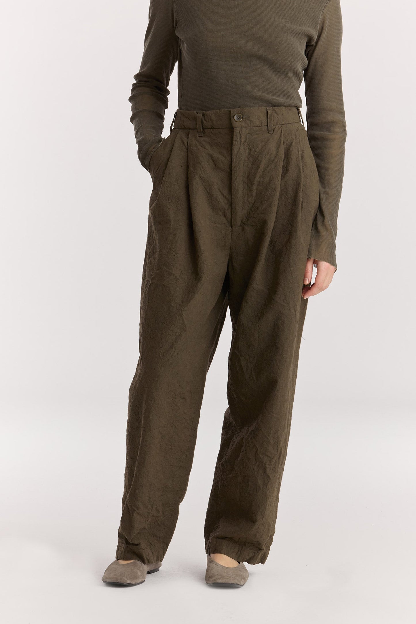 Crinkled trousers / Charcoal
Crinkled textured
Slightly wide silhouette
Slash pockets
60% Japanese Linen, 40% Japanese Cotton
Cold machine or hand wash, tumble dry low or dry flat, no bleach
Style Number: JC-LST07
Slightly oversized fit
Made in USA