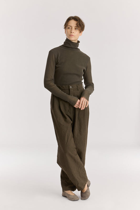 Crinkled trousers / Charcoal
Crinkled textured
Slightly wide silhouette
Slash pockets
60% Japanese Linen, 40% Japanese Cotton
Cold machine or hand wash, tumble dry low or dry flat, no bleach
Style Number: JC-LST07
Slightly oversized fit
Made in USA