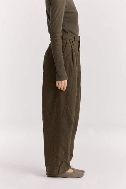 Crinkled trousers / Charcoal
Crinkled textured
Slightly wide silhouette
Slash pockets
60% Japanese Linen, 40% Japanese Cotton
Cold machine or hand wash, tumble dry low or dry flat, no bleach
Style Number: JC-LST07
Slightly oversized fit
Made in USA