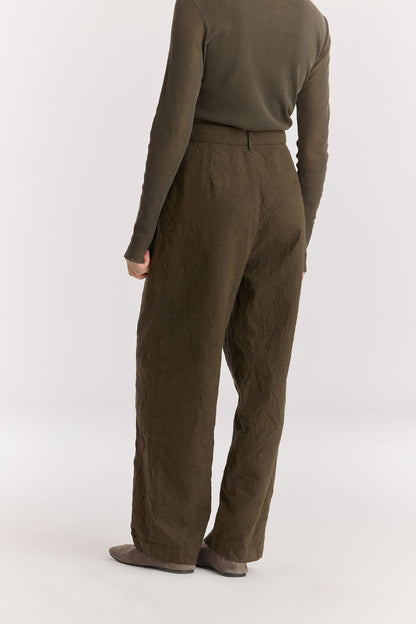 Crinkled trousers / Charcoal
Crinkled textured
Slightly wide silhouette
Slash pockets
60% Japanese Linen, 40% Japanese Cotton
Cold machine or hand wash, tumble dry low or dry flat, no bleach
Style Number: JC-LST07
Slightly oversized fit
Made in USA