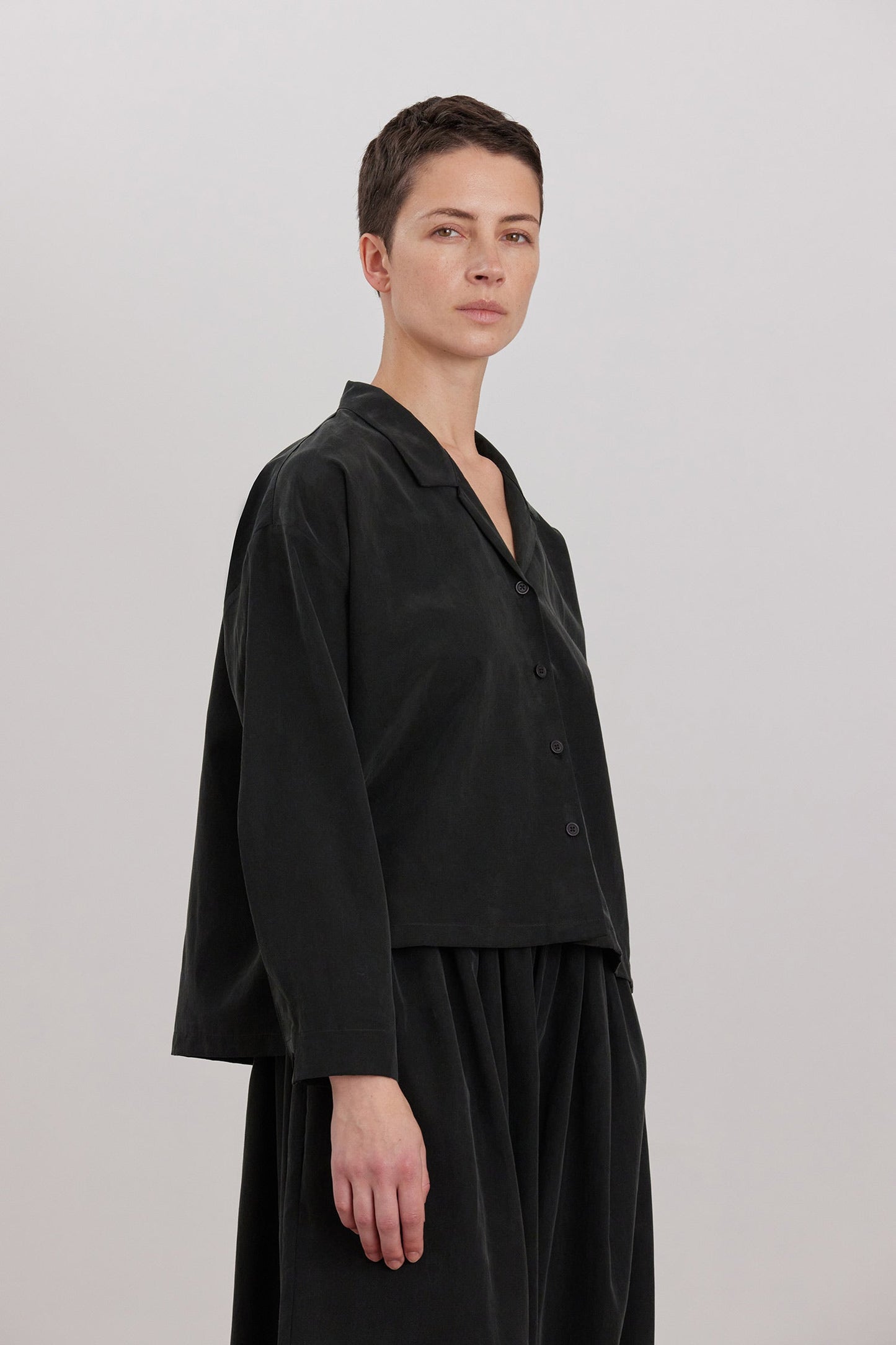 CROPPED L/S SHIRTS / BLACK