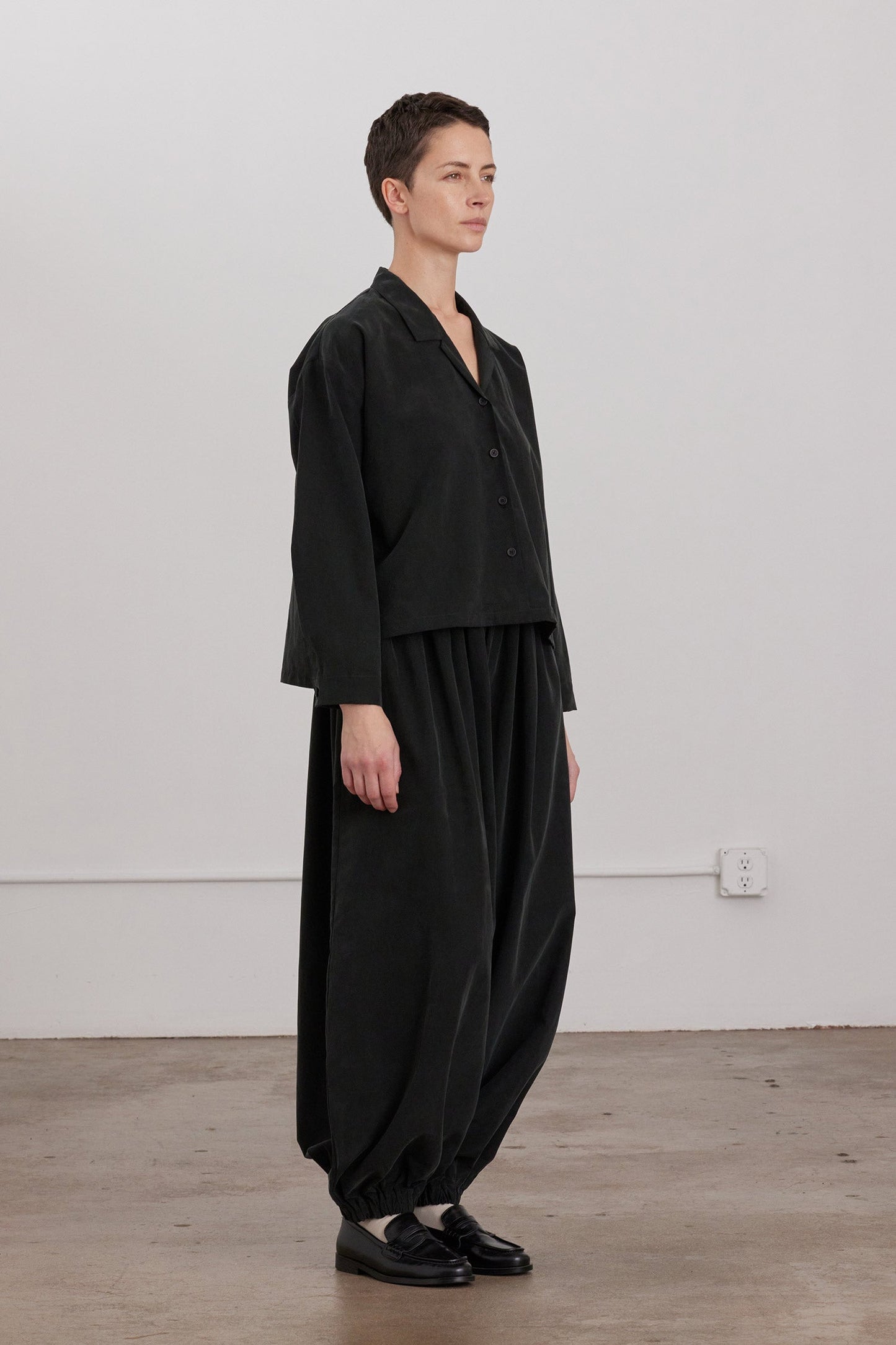 CROPPED L/S SHIRTS / BLACK