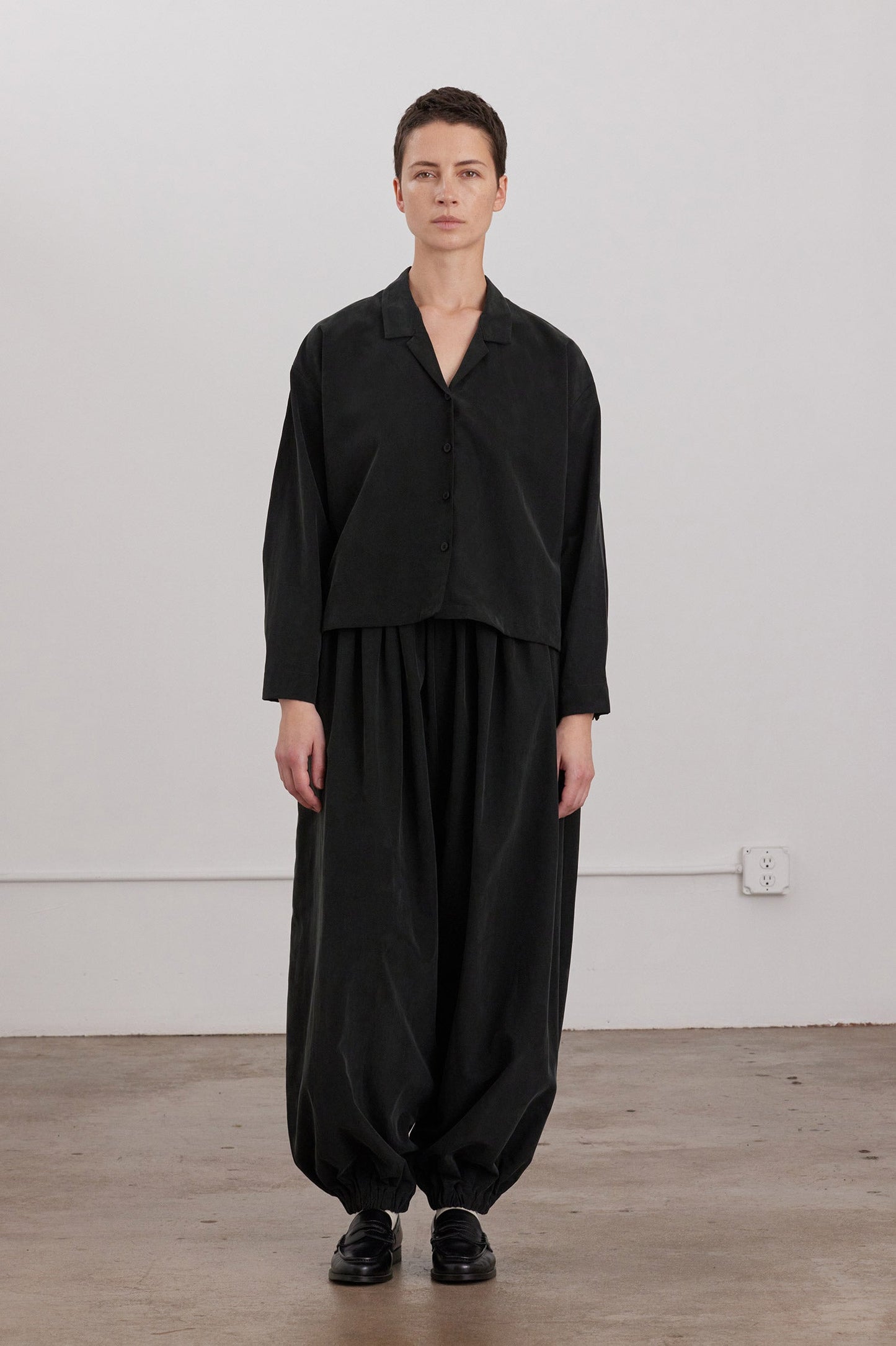 CROPPED L/S SHIRTS / BLACK