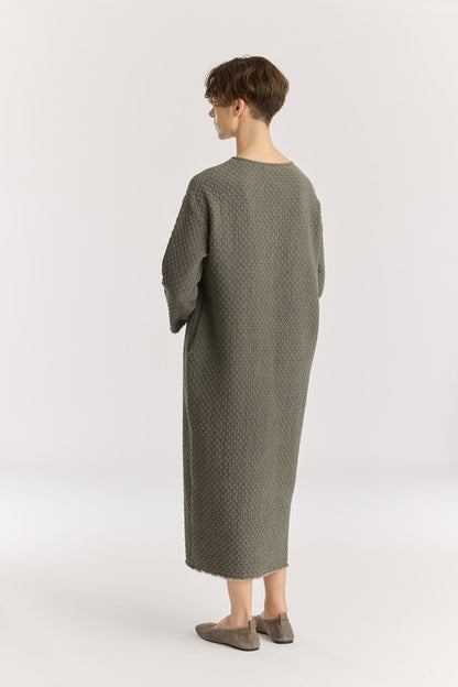 Diamond Quilted Dress / slate
Basic crew neck
Frayed edge detailing at sleeves and hem
Side seam pockets
Soft fabric
70% cotton, 16% viscose, 14% nylon
Machine wash in cold water, tumble dry low, no bleach
Style number: DQ-LD18
Made in USA