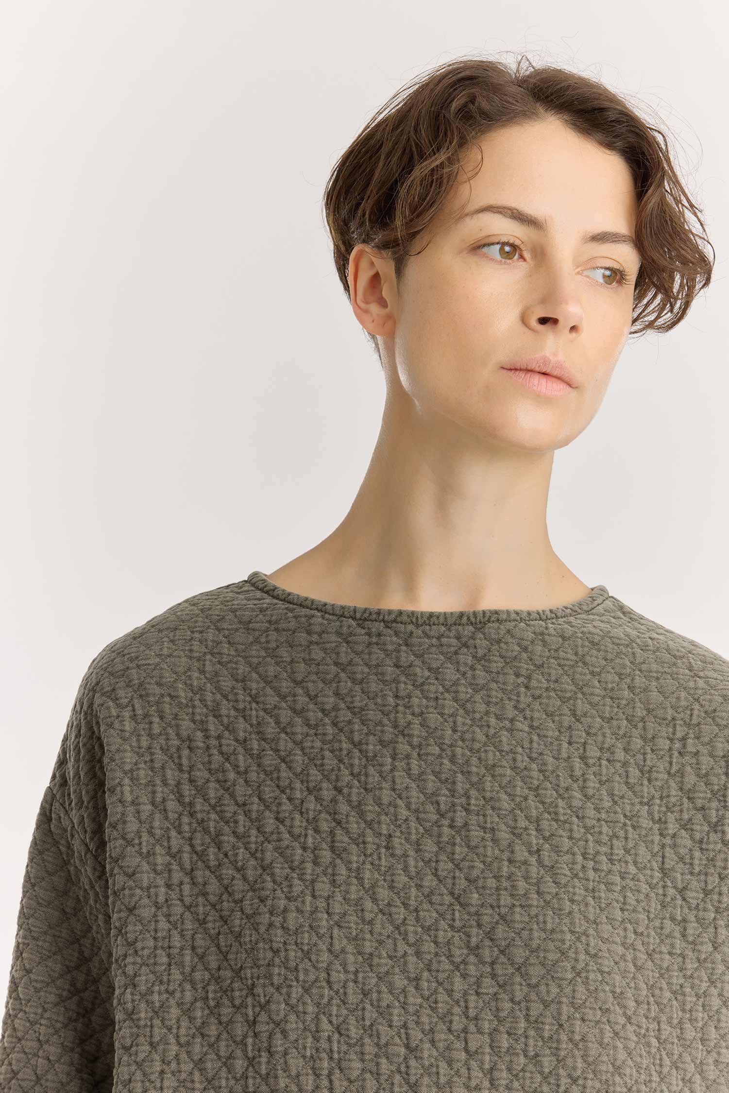 Diamond Quilted Dress / slate
Basic crew neck
Frayed edge detailing at sleeves and hem
Side seam pockets
Soft fabric
70% cotton, 16% viscose, 14% nylon
Machine wash in cold water, tumble dry low, no bleach
Style number: DQ-LD18
Made in USA