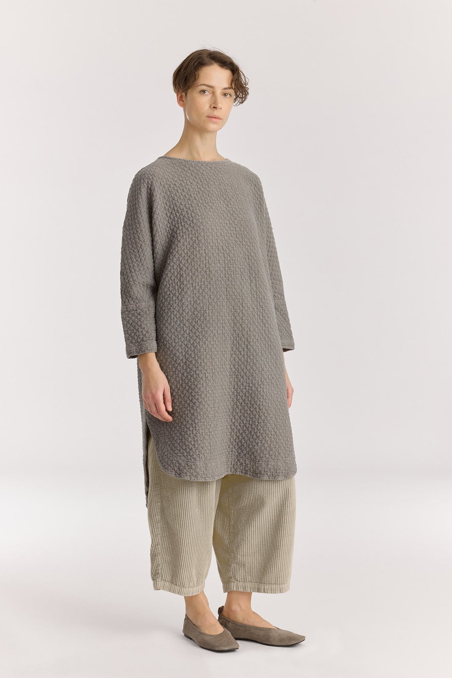 Diamond Quilted Painter Dress
Wide crew neck
Dropped shoulder
Side seam pockets
Soft quilted fabric
70% Cotton, 16% Viscose, 14% Nylon
Cold machine or hand wash, tumble dry low or dry flat, no bleach
Style Number: DQ-NPD02
Made in USA