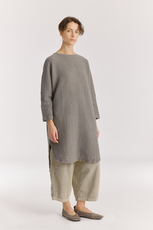 Diamond Quilted Painter Dress
Wide crew neck
Dropped shoulder
Side seam pockets
Soft quilted fabric
70% Cotton, 16% Viscose, 14% Nylon
Cold machine or hand wash, tumble dry low or dry flat, no bleach
Style Number: DQ-NPD02
Made in USA