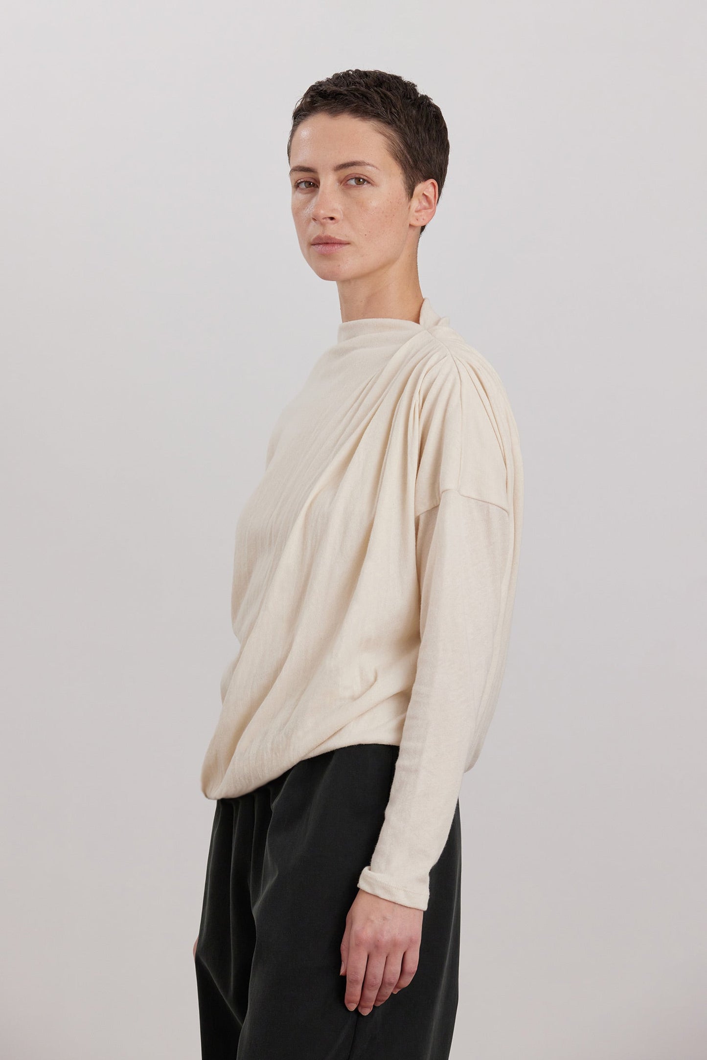 DOUBLE LAYER DRAPED TOP / NATURAL