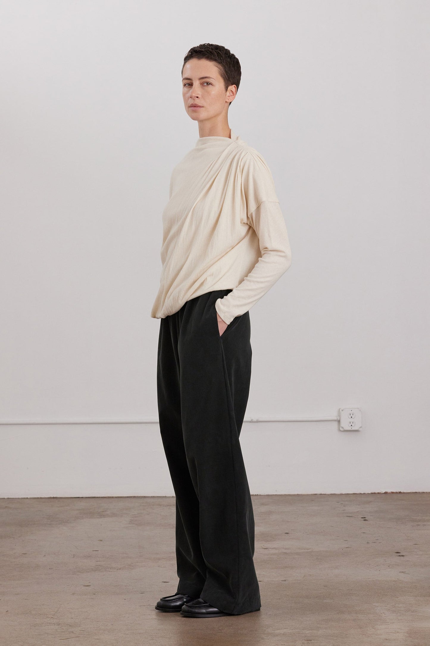 DOUBLE LAYER DRAPED TOP / NATURAL
