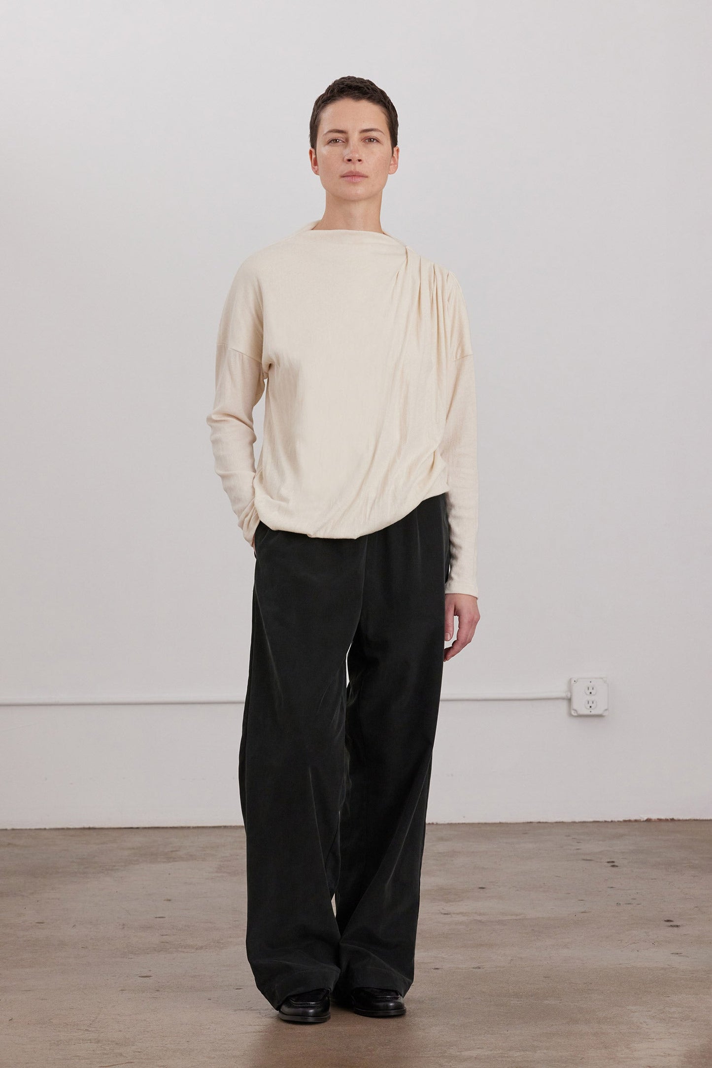 DOUBLE LAYER DRAPED TOP / NATURAL