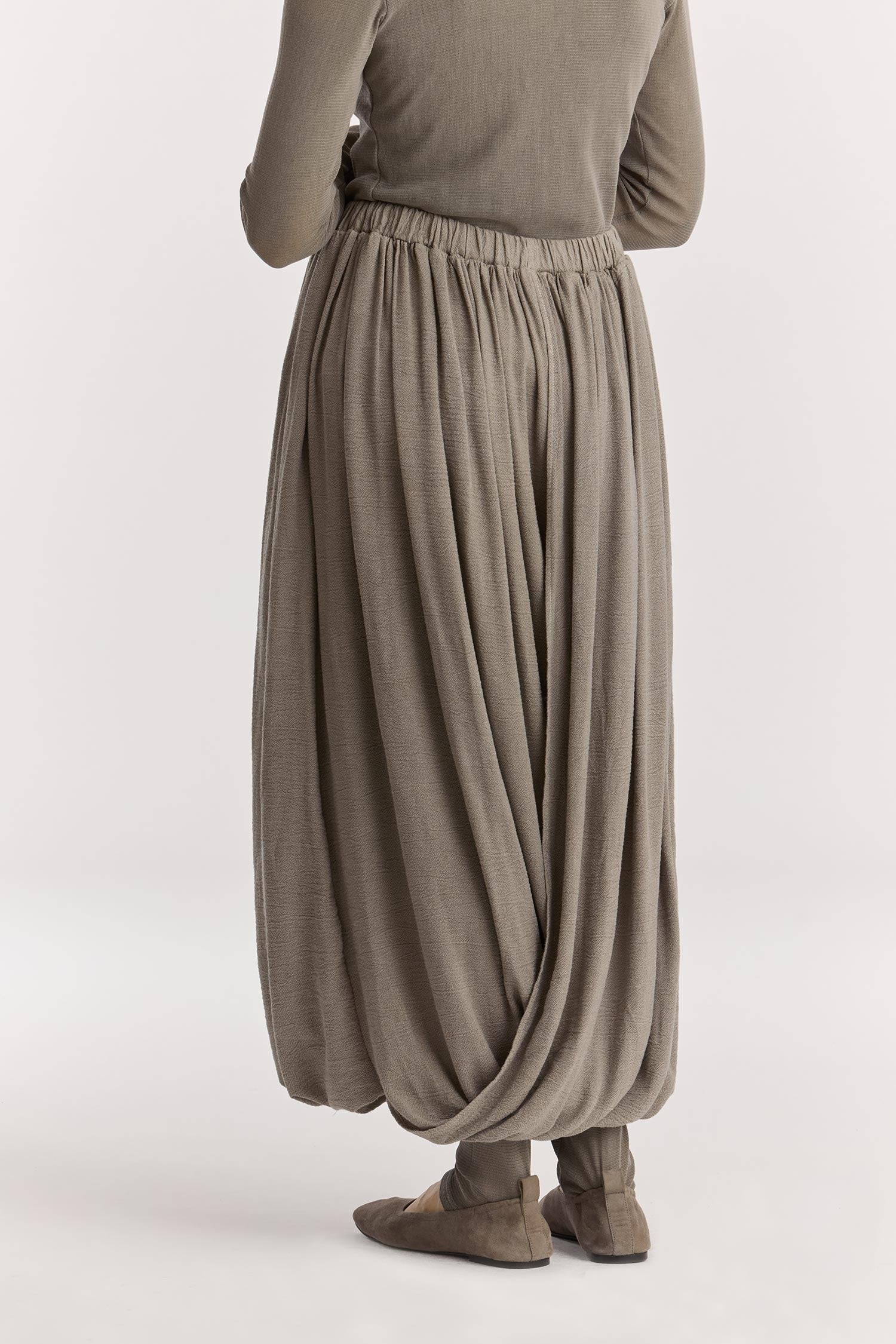DOUBLE LAYERED DRAPY SKIRT / DK. STONE
Elasticized waistband
Shirred details across the waist
Double-layered
Textured 50% Rayon 50% Cotton
Cold machine or hand wash, tumble dry low or dry flat, no bleach
Style Number: RC-GS02
Relaxed fit
Made in USA