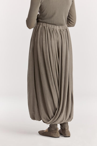 DOUBLE LAYERED DRAPY SKIRT / DK. STONE
Elasticized waistband
Shirred details across the waist
Double-layered
Textured 50% Rayon 50% Cotton
Cold machine or hand wash, tumble dry low or dry flat, no bleach
Style Number: RC-GS02
Relaxed fit
Made in USA